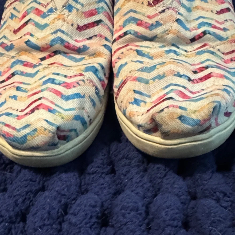 TOMS Kids Colorful Chevron Moccasins